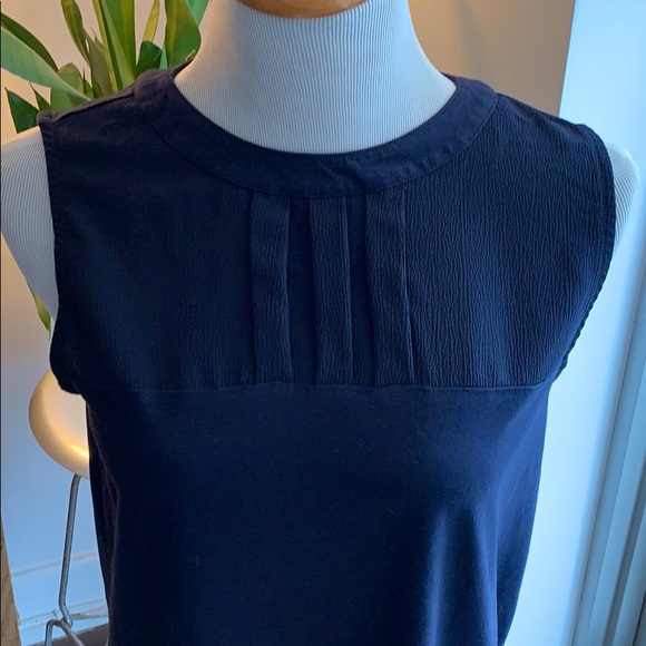 Banana Republic navy blue tuck yoke top - Picture 4 of 5